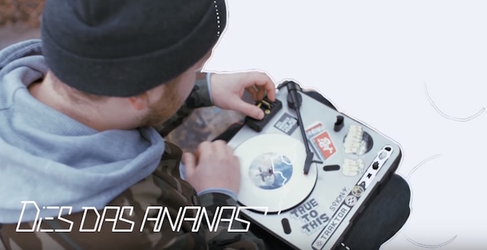 Neonschwarz neues Video "Dies Das Ananas"