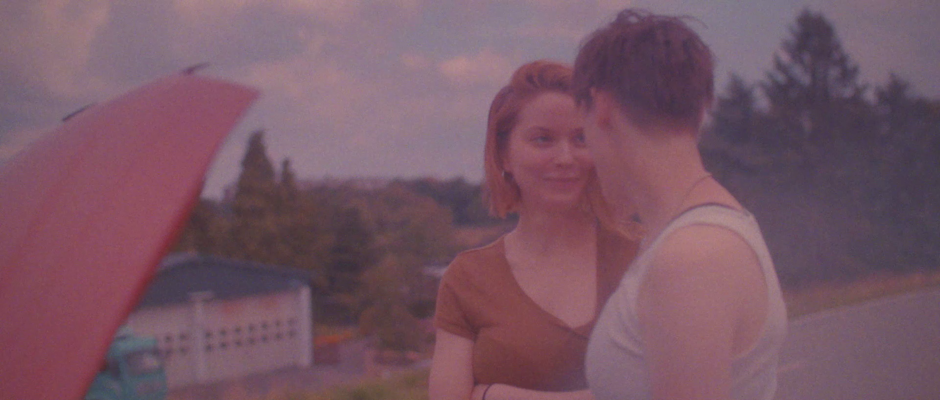 Neonschwarz - Neues Video "Maradona"