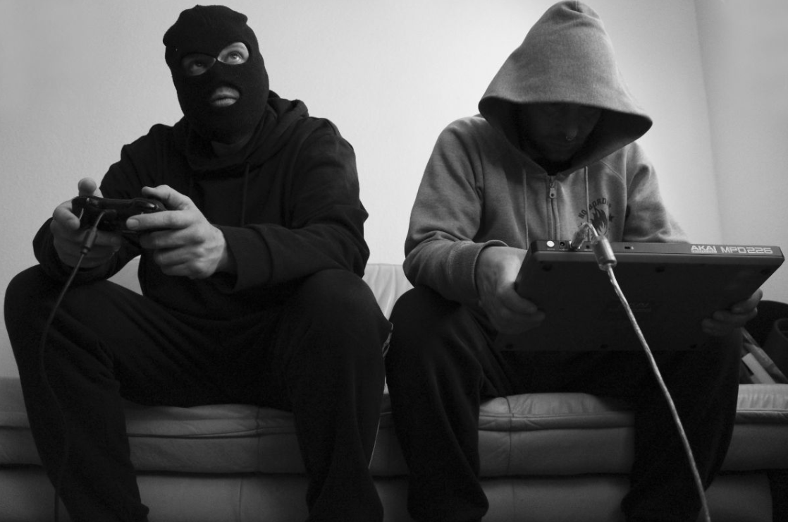 Milli Dance & U.N.O. - Doppel-Video zu "Letzte Stunden/Is nich"