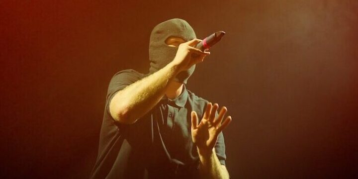 Waving the Guns - "Grußworte"