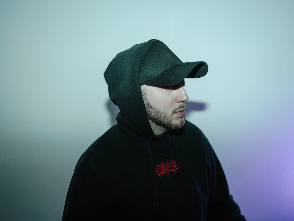Rekone k&uuml;ndigt sein Deb&uuml;talbum "&Auml;rger" an!